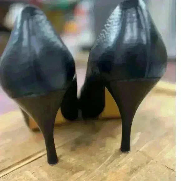 NINE WEST ARIKAO BLACK LEATHER POINTY HEEL WITH STUDED TOE SIZE 6 - Picture 7 of 13